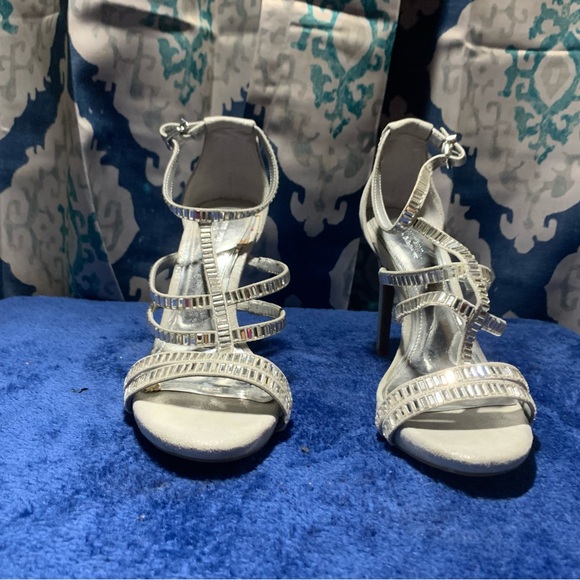 Gianni Bini Heels - Picture 10 of 13